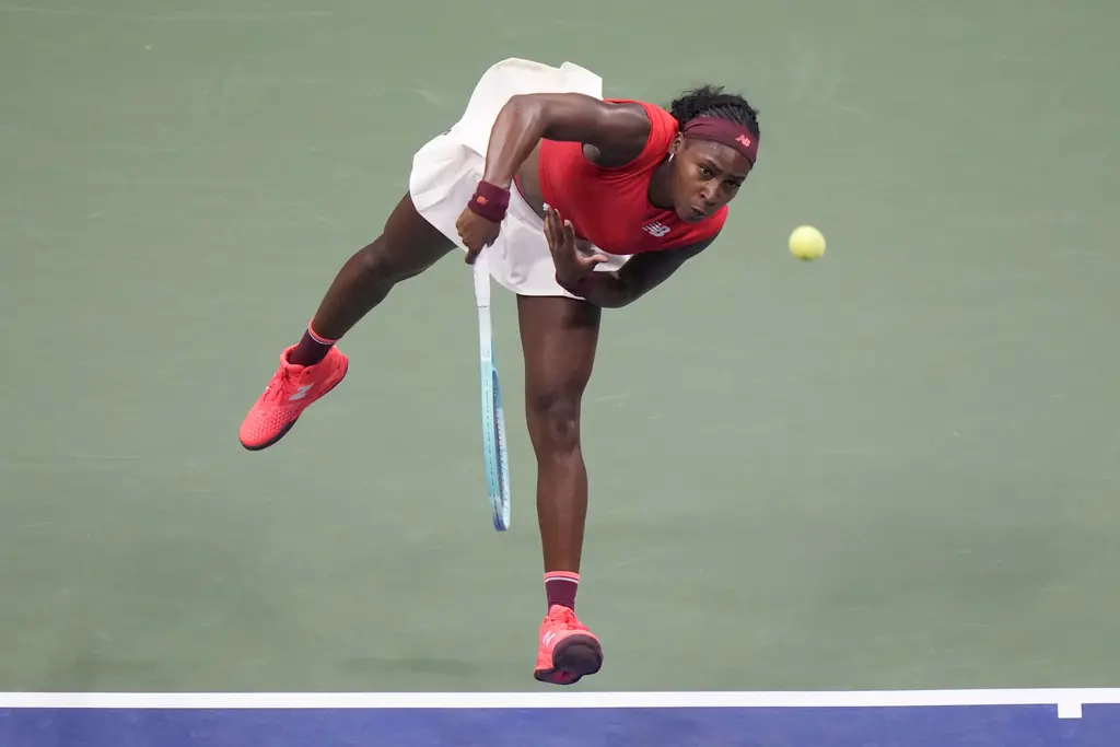 Coco Gauff prueba nuevo saque en el US Open y logra victoria