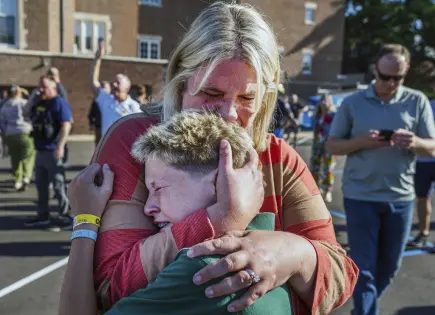 Dos niños muertos y 17 heridos por tiroteo en iglesia de Minneapolis