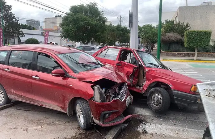 Un lesionado y fuertes daños en accidente vial