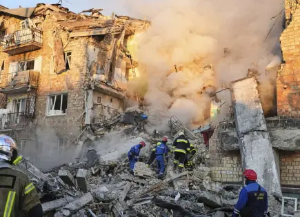 Ataque aéreo de Rusia en Kiev deja 21 muertos y daños en oficinas de la UE