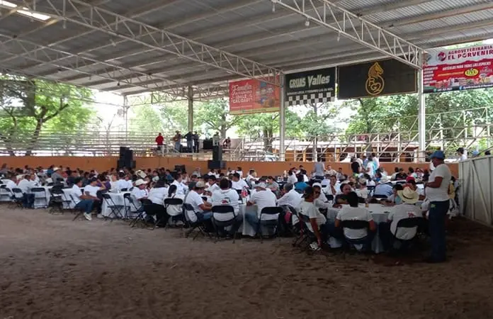 Convivio de grupos termina en acto político