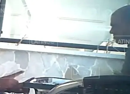 Revelan más videos de David León repartiendo dinero 