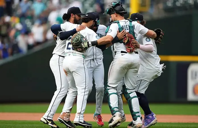 Ganan Marineros la serie a Padres