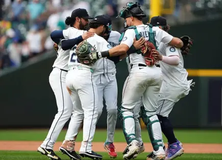 Ganan Marineros la serie a Padres