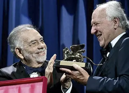 LEÓN DE ORO HONORÍFICO