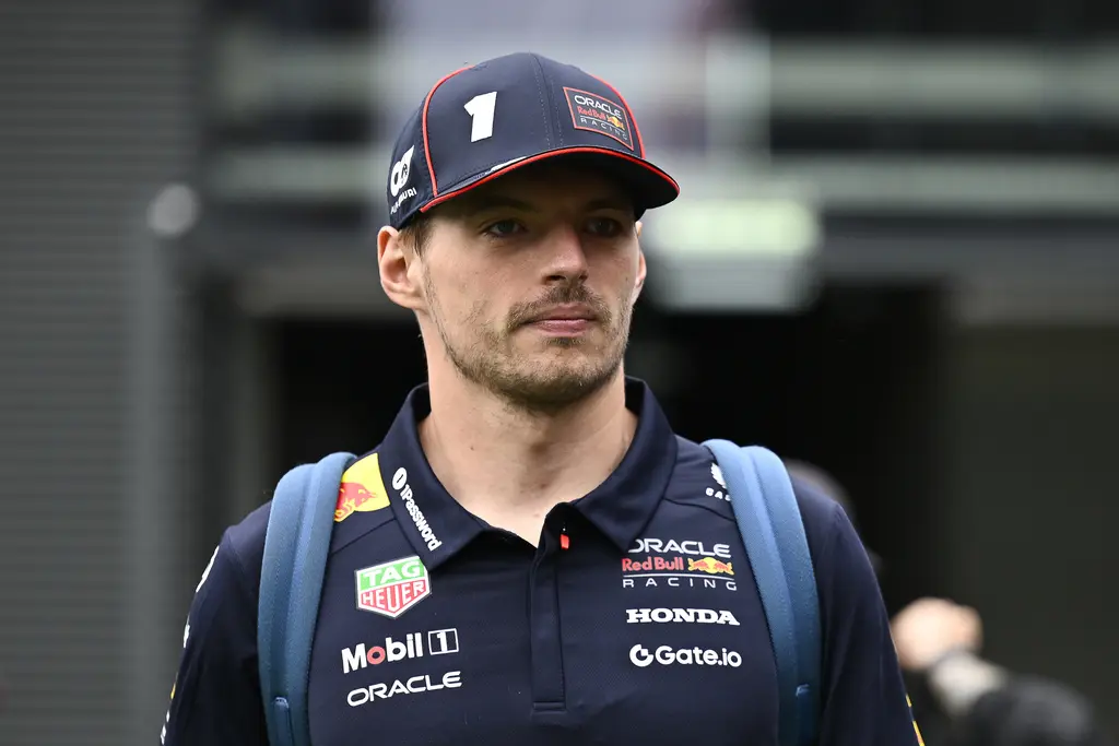 Max Verstappen celebra regreso de Sergio Pérez a F1 con Cadillac