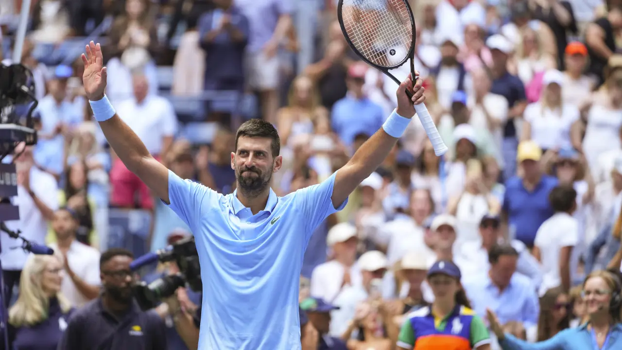 Novak Djokovic vence a Zachary Svajda en el Abierto de Estados Unidos