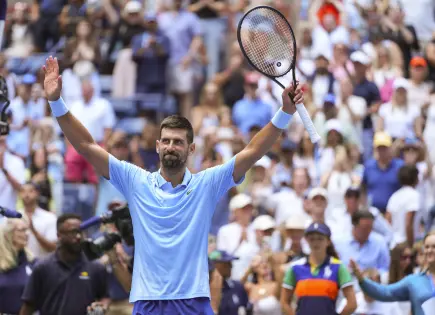 Novak Djokovic vence a Zachary Svajda en el Abierto de Estados Unidos