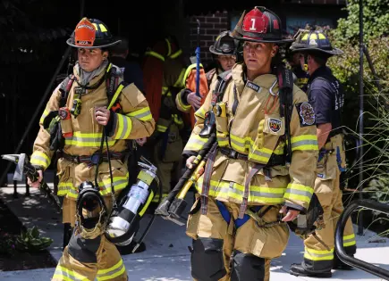 Bomberos de EEUU optan por equipos de protección libres de carcinógenos