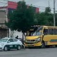 Camión urbano provoca accidente