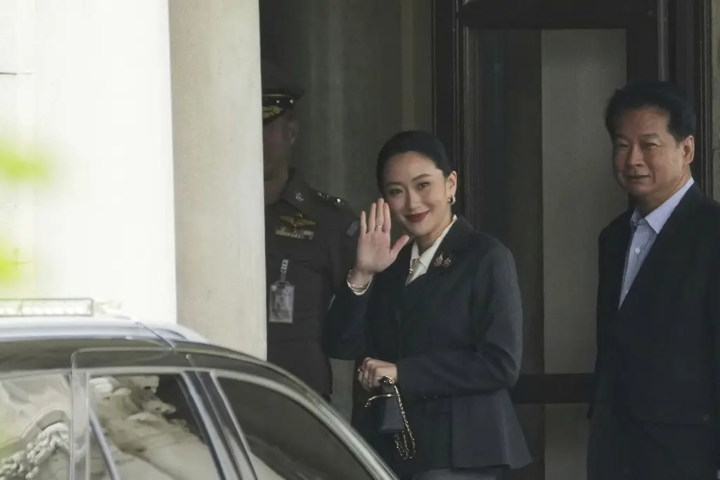 Destitución de la primera ministra de Tailandia por polémica llamada con expremier de Camboya