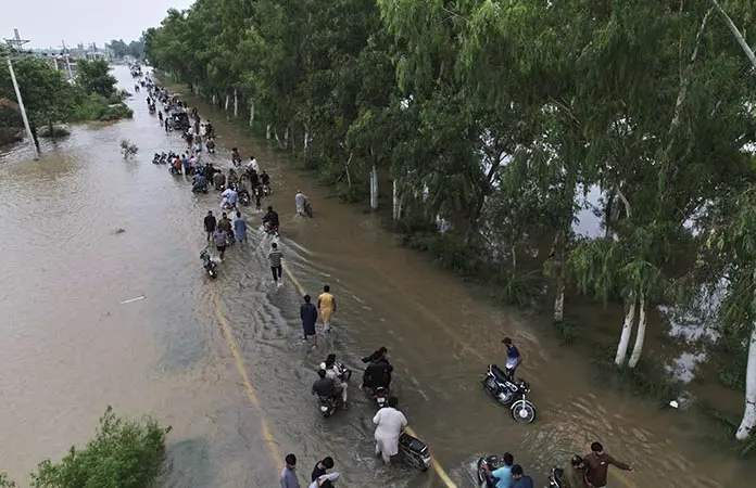 Estragos por intensas lluvias en Pakistán
