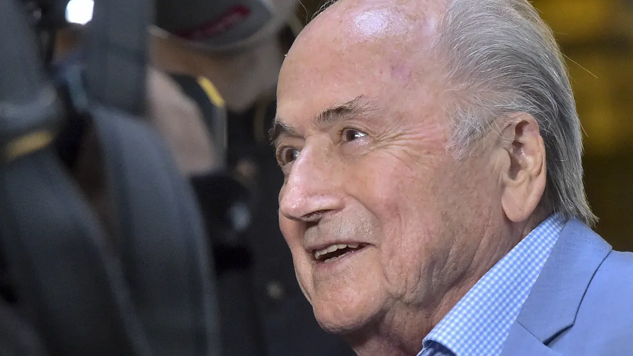 Fiscalía Suiza cierra caso FIFA con absolución de Blatter y Platini
