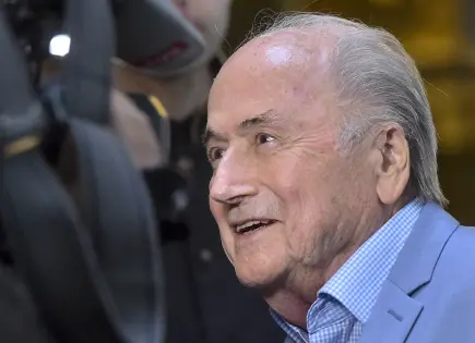 Fiscalía Suiza cierra caso FIFA con absolución de Blatter y Platini