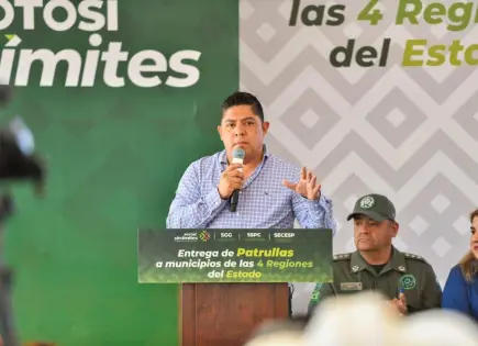 Gallardo entrega 106 patrullas a municipios