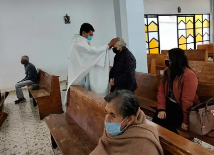 Iglesia realiza misa por los abuelos
