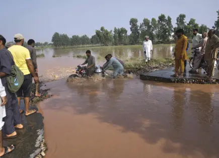 Inundaciones en Pakistán dejan a muchos sin ayuda