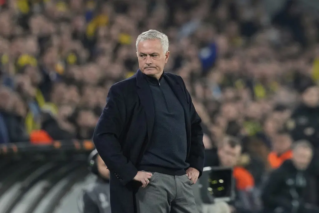 José Mourinho es despedido de Fenerbahçe por no clasificar a Champions