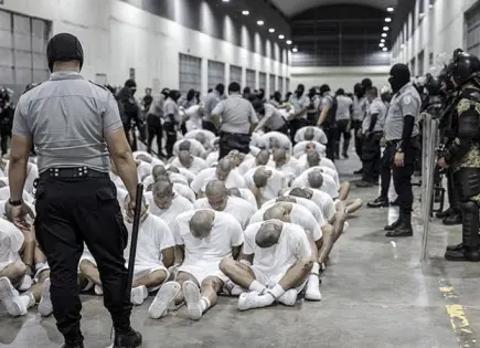 Celebra Bukele récord en seguridad