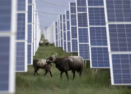 China construye el mayor parque solar del mundo en lucha contra emisiones