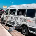 Chocan carro y camioneta en el Periférico Norte