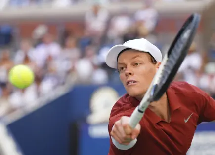 Jannik Sinner avanza en el Abierto de Estados Unidos tras vencer a Denis Shapovalov
