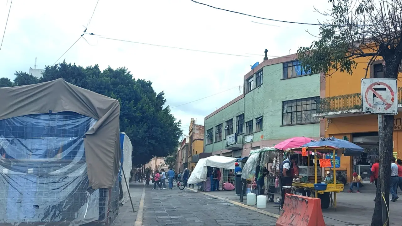 Ayuntamiento libera banquetas del Centro Histórico