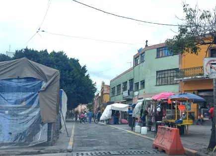 Ayuntamiento libera banquetas del Centro Histórico