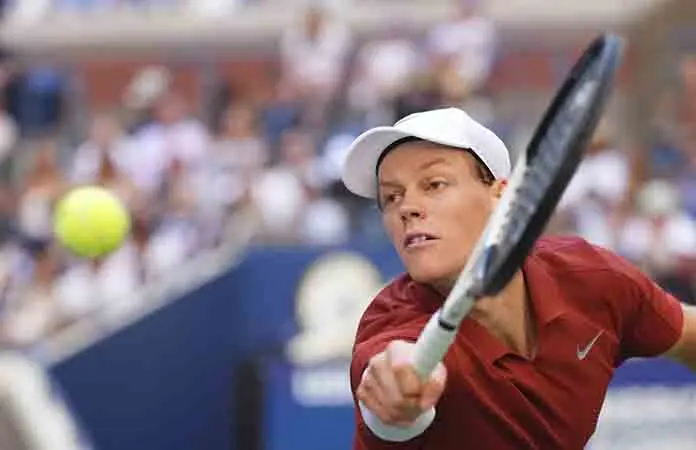 Sinner remonta y vence a Shapovalov