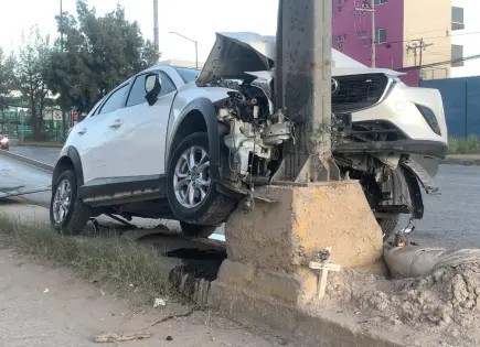 Una persona lesionada en choque sobre la carretera a Rioverde