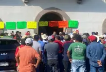 Bloquean alcald&iacute;a de Tamazunchale; exigen cumplir promesas 