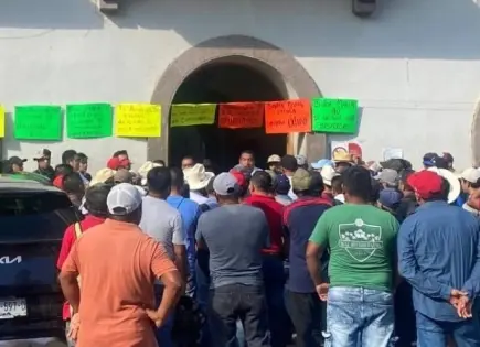 Bloquean alcaldía de Tamazunchale; exigen cumplir promesas 