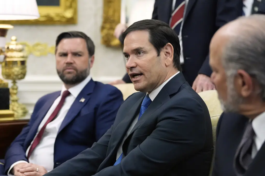 Ecuador negocia con EE. UU. para recibir migrantes en medio de visita de Marco Rubio