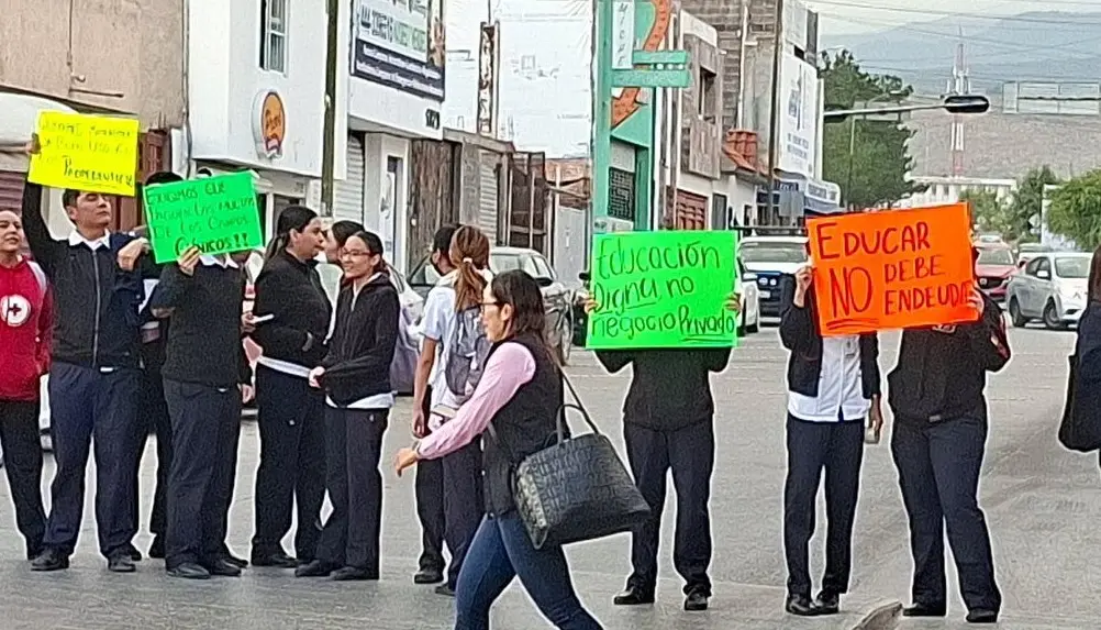 Cierran vialidades por manifestación en Coronel Romero