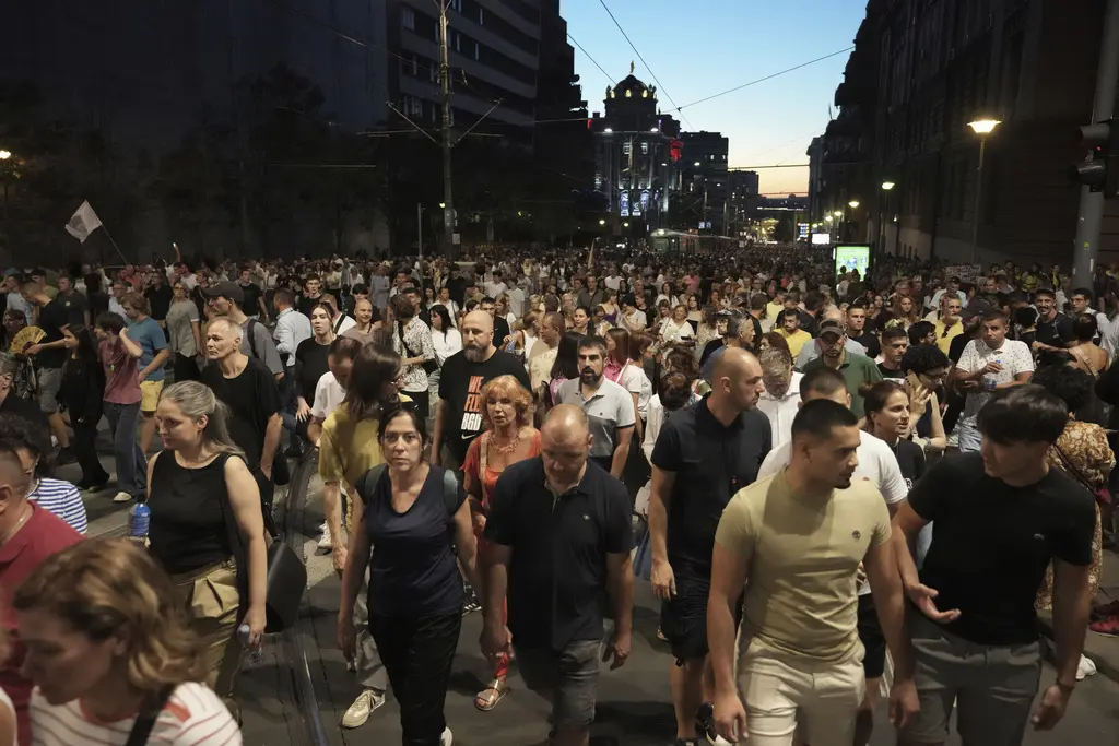Protestas masivas en Serbia contra el presidente Vucic