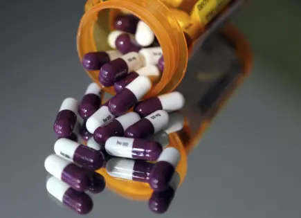 Trump propone aranceles del 200% a medicamentos importados