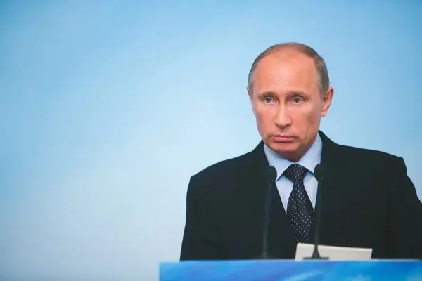 Trump se acerca a Putin mientras la inflación en EE. UU. baja y los mercados contienen el aliento