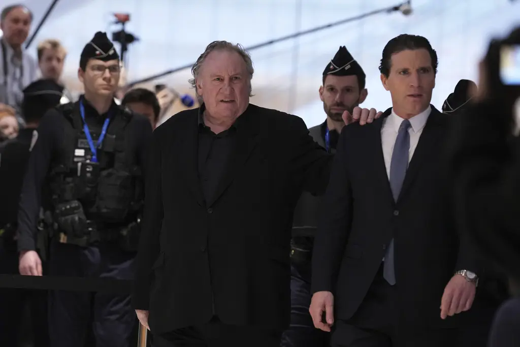 Gérard Depardieu enfrentará juicio en París por acusaciones de violación y agresión sexual