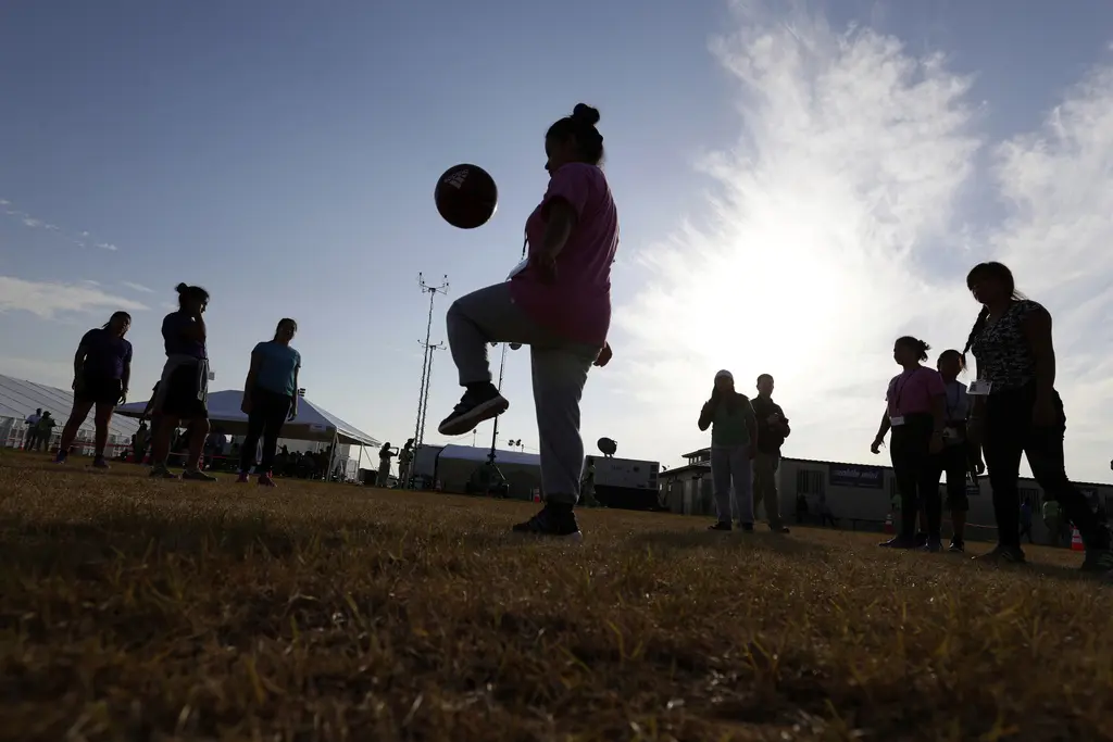 ICE comienza entrevistas a padres para reunificación con hijos en EEUU