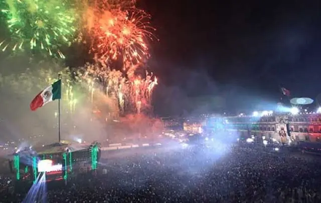 La Arrolladora, en fiesta del 15 de septiembre en el Zócalo