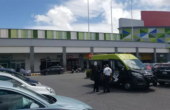 Violento asalto en banco HSBC de plaza Sendero