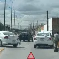 Chocan autos por alcance, sólo daños