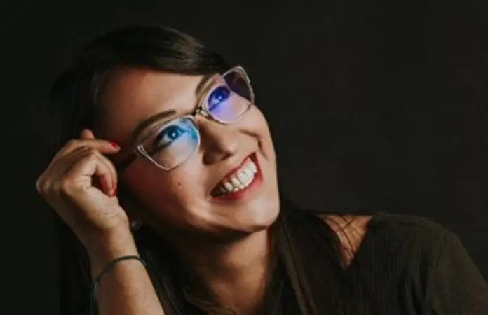 LILIA ÁVALOS PRESENTA “ENTERRAR DINOSAURIOS”