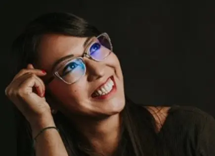 LILIA ÁVALOS PRESENTA "ENTERRAR DINOSAURIOS"