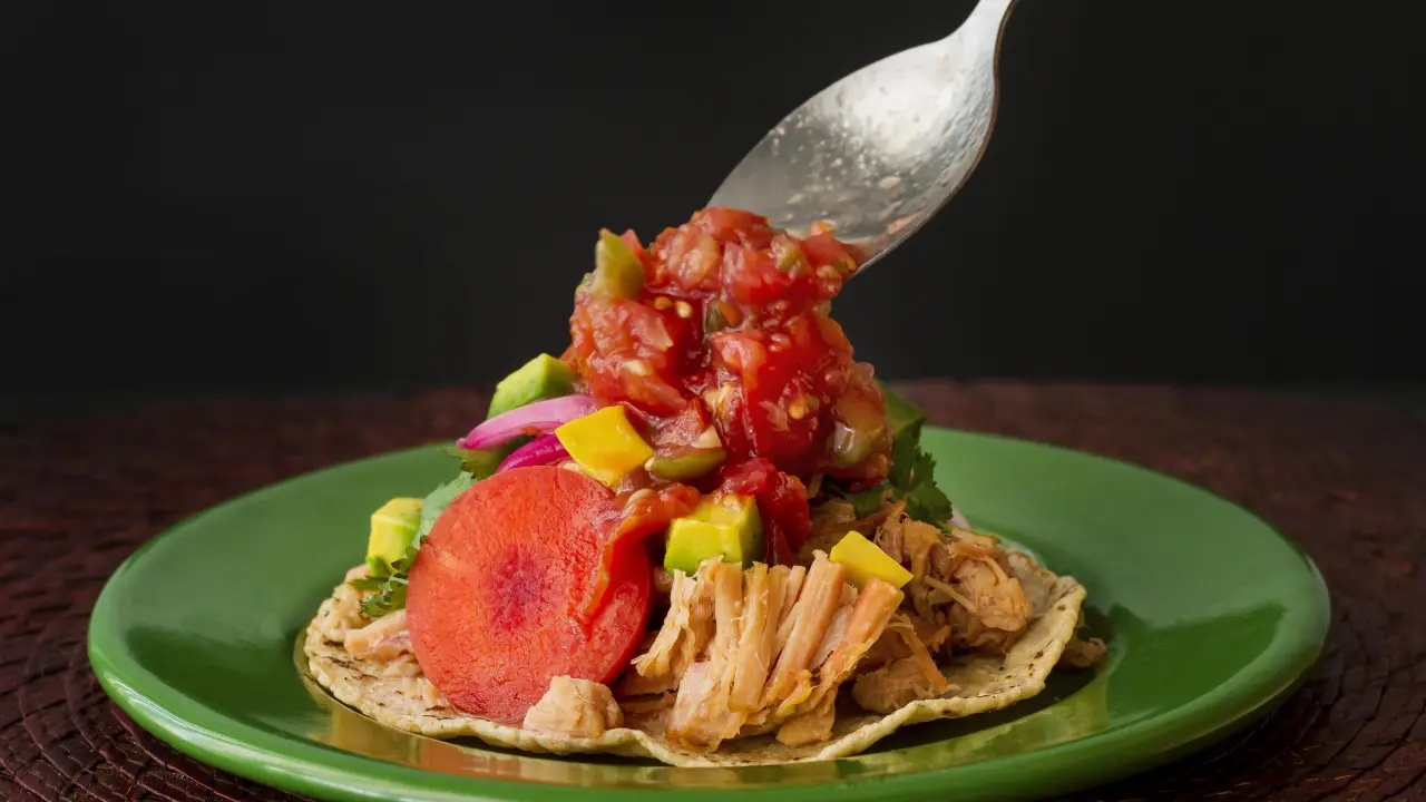 Prepara unas tostadas de tinga vegetarianas para la Noche Mexicana