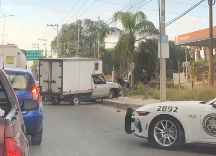 Volcadura en Circuito Potosí deja cuantiosos daños
