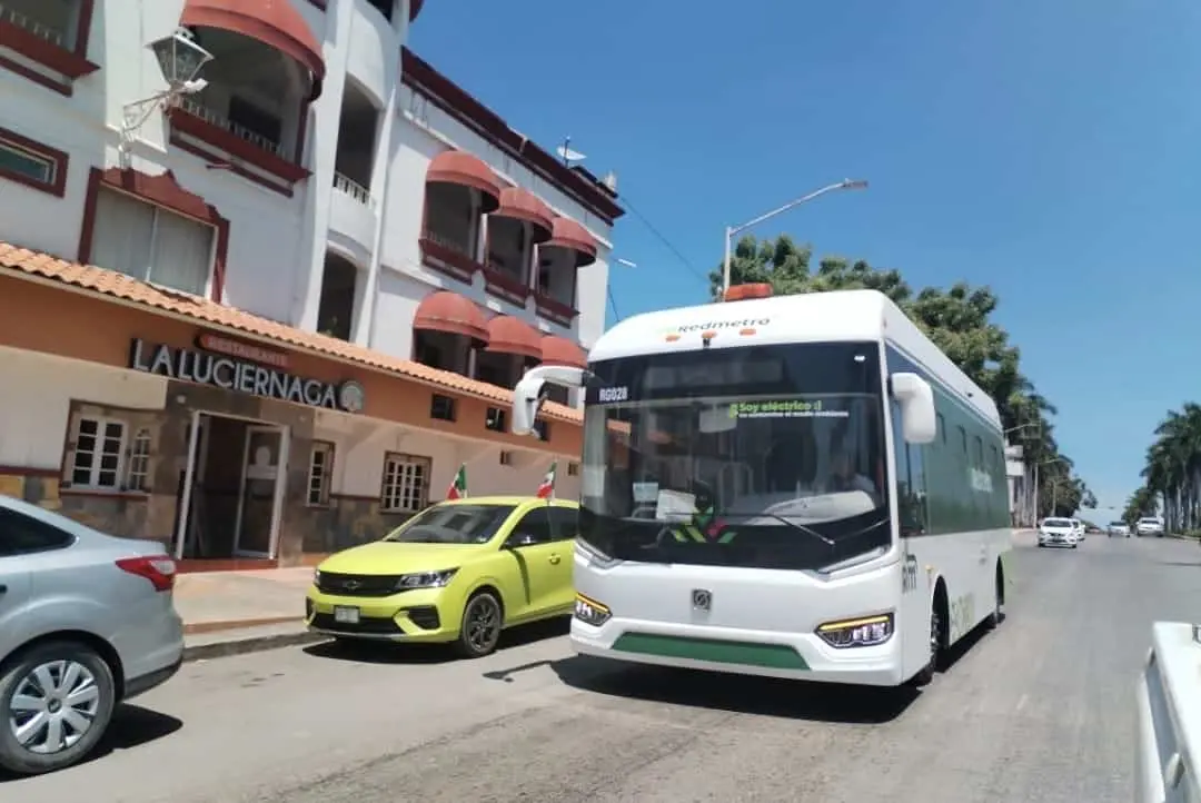 Como atractivo turístico: curiosos suben al RedMetro solo para conocerlo