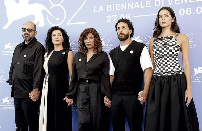‘LA VOZ DE HIND RAJIB’, DEJA EN SHOCK A VENECIA