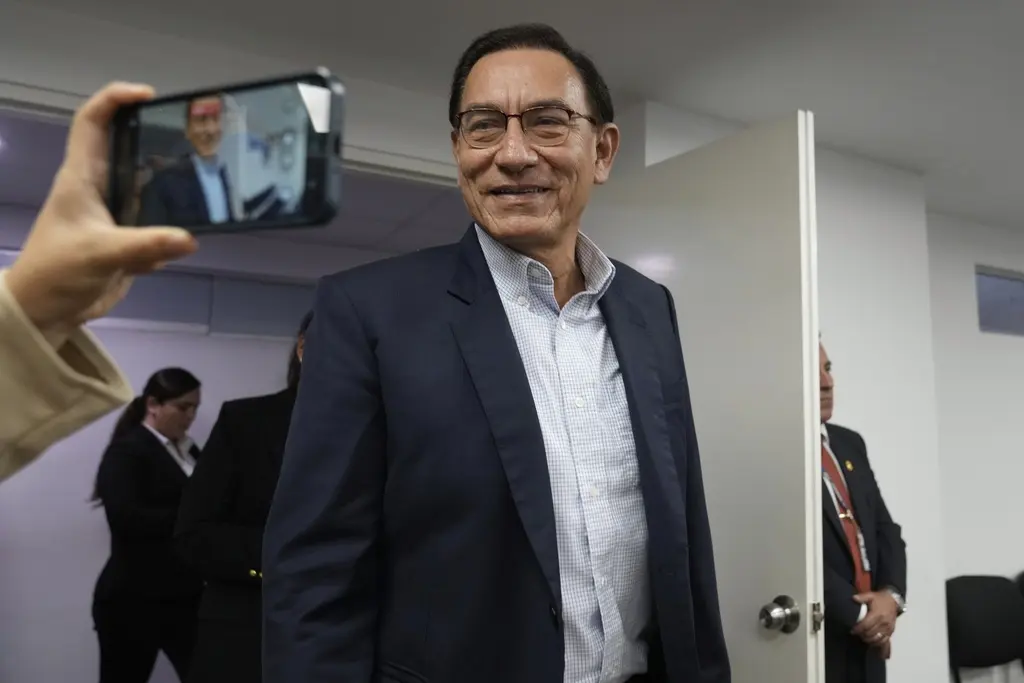 Martín Vizcarra excarcelado tras revocación de prisión preventiva