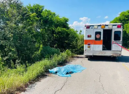 Fotos | Muere motociclista en accidente sobre carretera estatal